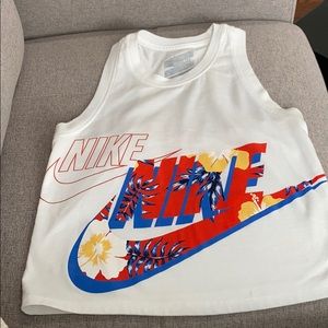 Nike Women’s crop top - floral pattern